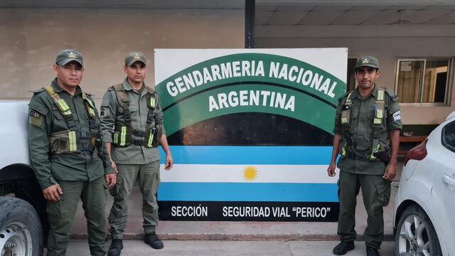 Efectivos de la Sección Vial "Perico" dependiente del Escuadrón 53 “Jujuy” desplegados sobre la intersección de las Rutas Provinciales n° 61 y n° 53, descubrieron la maniobra de narcotráfico.
