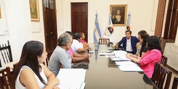 El gobernador Carlos Sadir recibió a vecinos de Alto Comedero damnificados por las recientes tormentas e inundaciones.