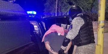 Uno de los hermanos siendo trasladado a sede Judicial a pedido de la fiscal de Cruz del Eje, Fabiana Pochettino. (Foto: Ministerio Público Fiscal).