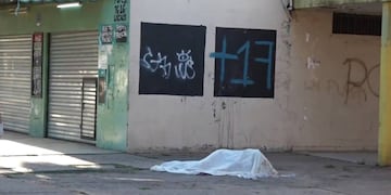 La joven cayó herida este martes a la tarde en Forest al 7600.