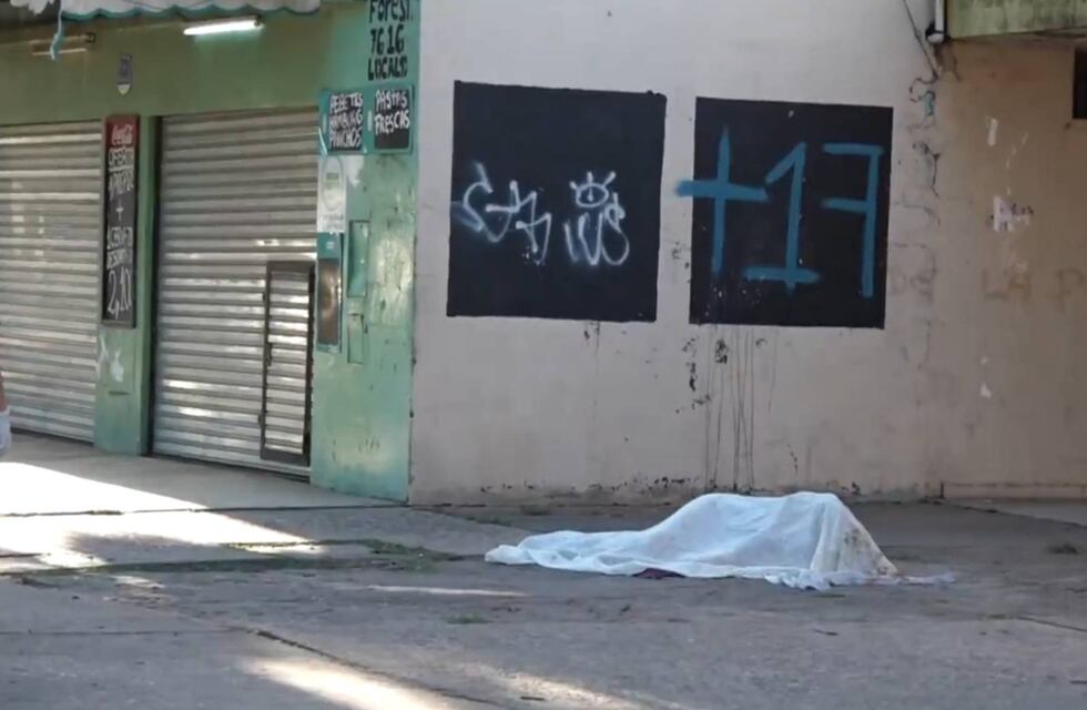 Bajó del colectivo en Rosario y un ciclista la mató a balazos cerca de una subcomisaría