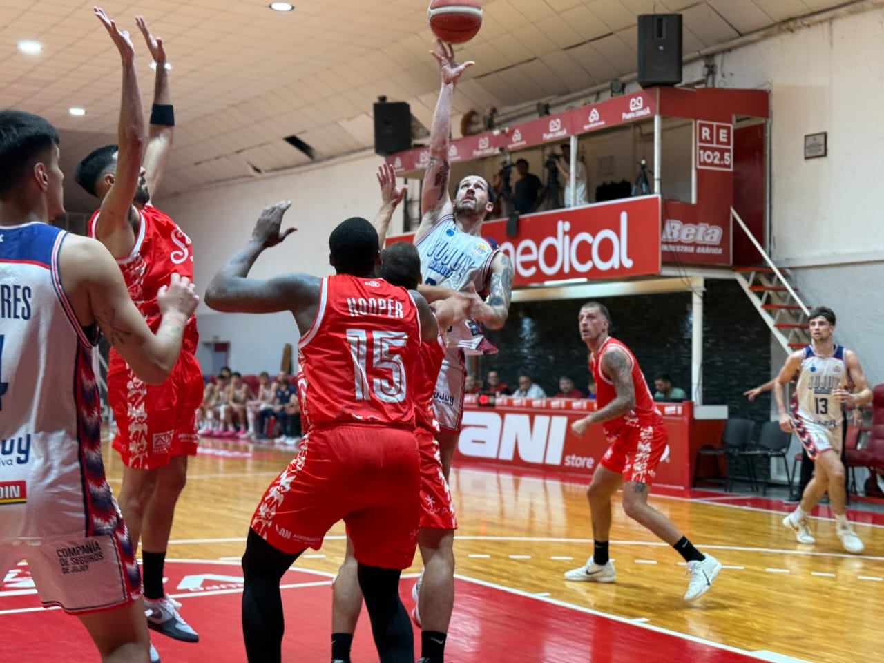 Los “Cóndores” sufrieron a Jerónimo Suñé, figura de San Isidro y máximo anotador del partido con 28 puntos.