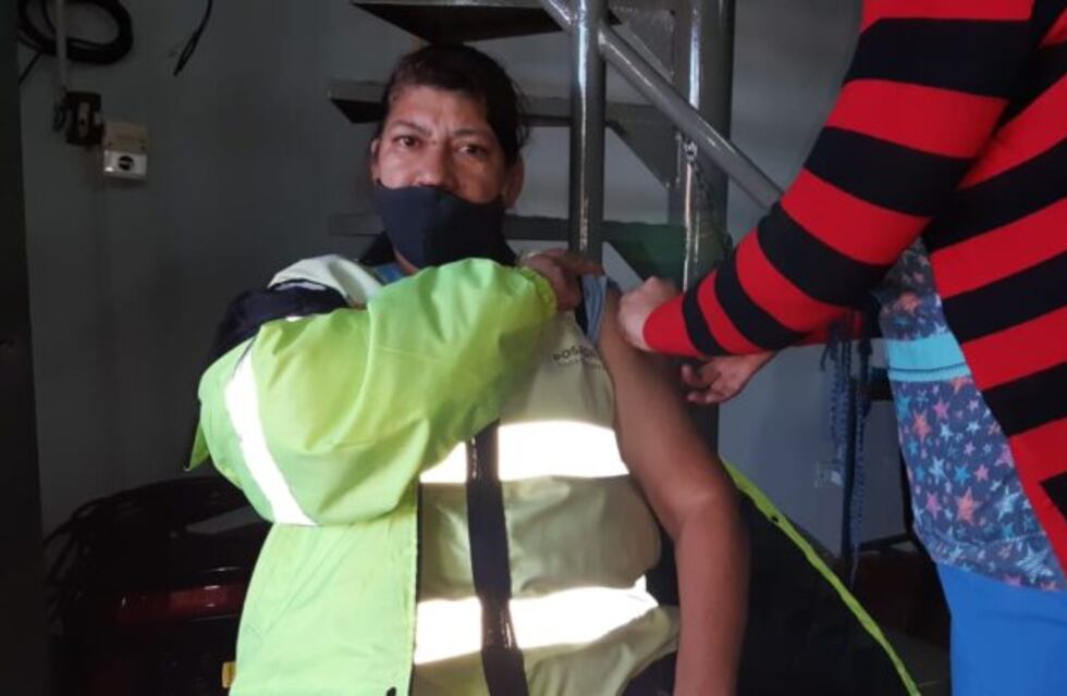 Posadas: inmunizan contra el COVID-19 a inspectores de Tránsito
