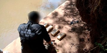 Abandonaron droga en cercanías al Arroyo Garuhapé. Policía de Misiones