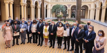 Sergio Uñac asistió a la firma del consenso fiscal 2022 junto al presidente Alberto Fernández y gobernadores de otras provincias.