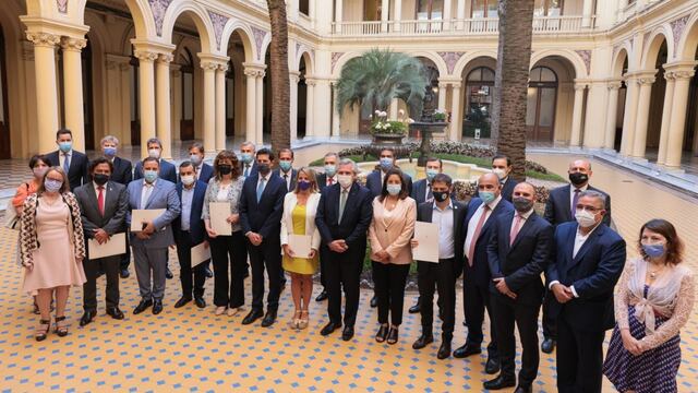 Sergio Uñac asistió a la firma del consenso fiscal 2022 junto al presidente Alberto Fernández y gobernadores de otras provincias.