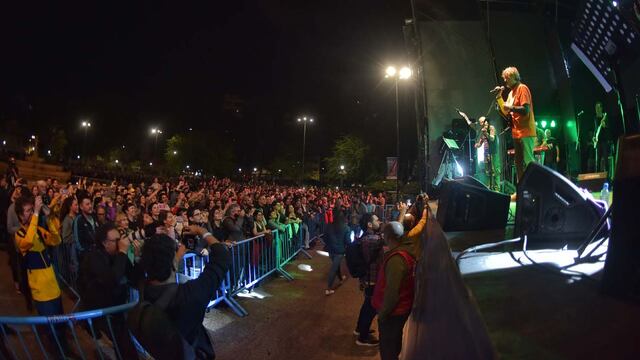Emir Kusturica toco en el Paseo Sobremonte en el marco del inicio de la Feria del Libro.
