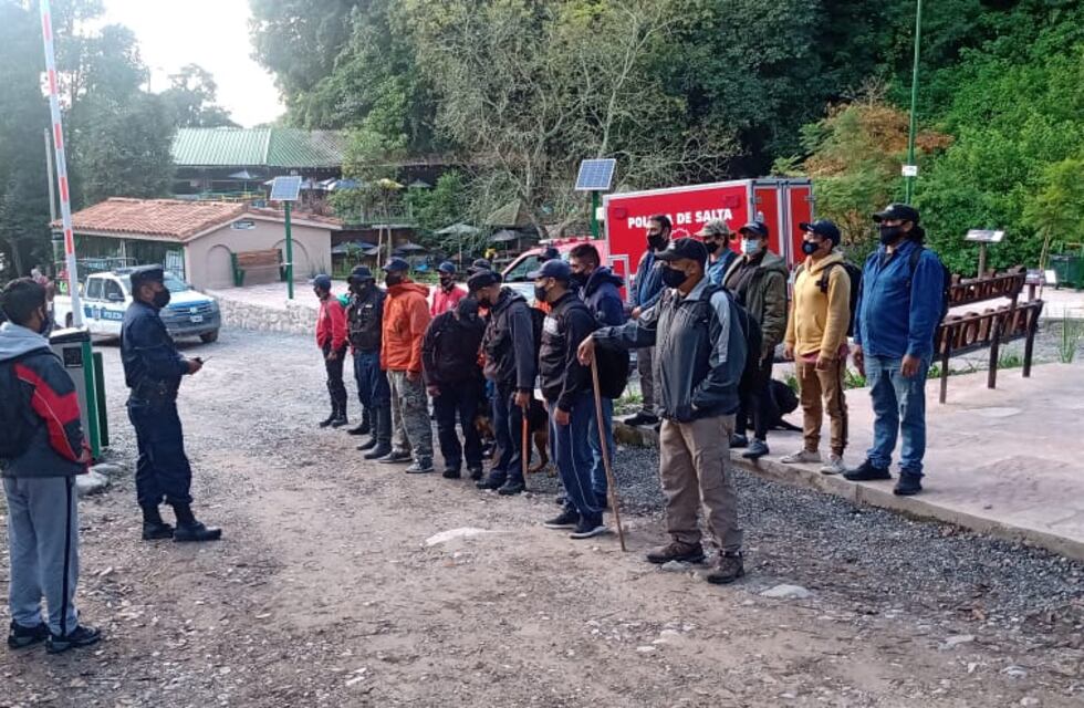 Suman un helicóptero a la búsqueda de la mujer desaparecida en la Quebrada de San Lorenzo