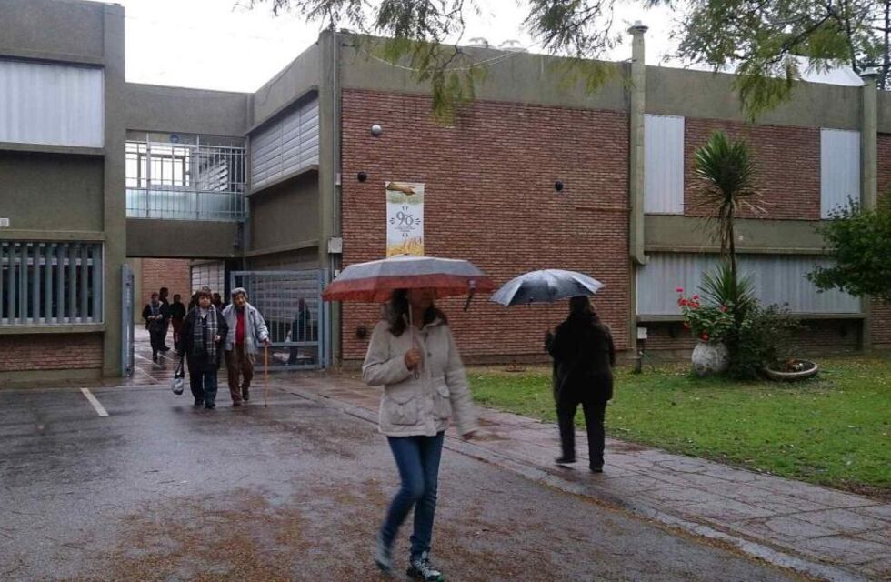 PASO 2021: un hombre de 87 años falleció luego de votar en una escuela de Córdoba