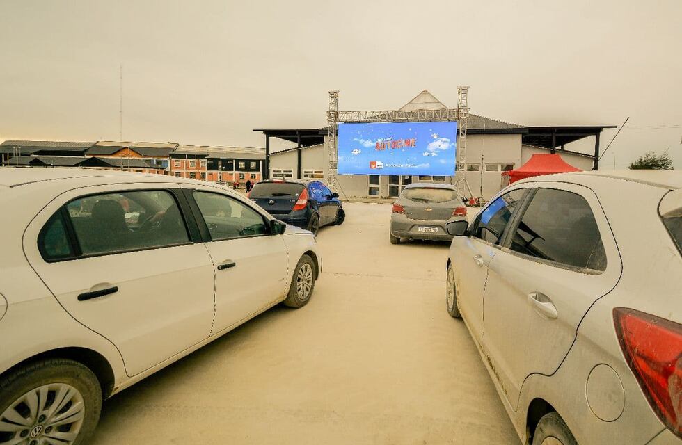 Tolhuin: con una gran participación se llevó adelante la última función del autocine