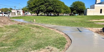 Comenzó la construcción de la vereda del paseo “Papa Francisco” en el Barrio La Villa
