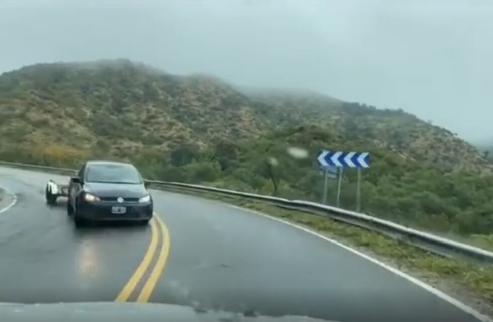 Impactante video en Córdoba: filmó su propio choque