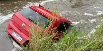 El hecho fue en San Luis; murieron tres ocupantes y otros dos fueron rescatados y hospitalizados.