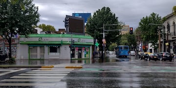 Varias esquinas de la ciudad quedaron inundadas este sábado a la mañana.