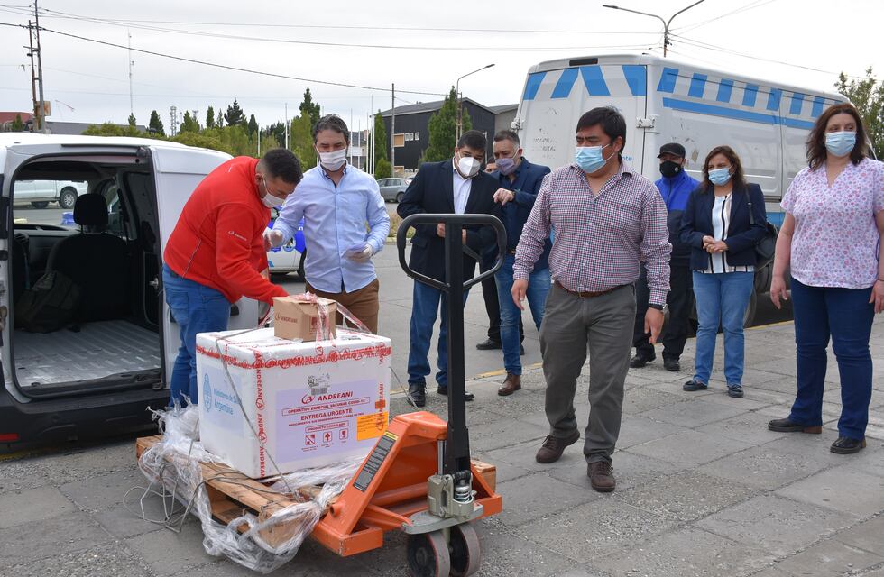 Llegaron las vacunas Sputnik V a Santa Cruz