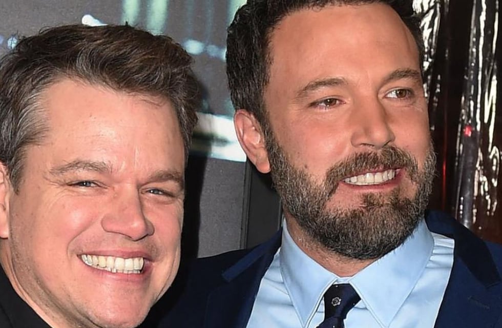 Una mujer denunció a Matt Damon y Ben Affleck por espiarla durante 20 años para recrearla en películas