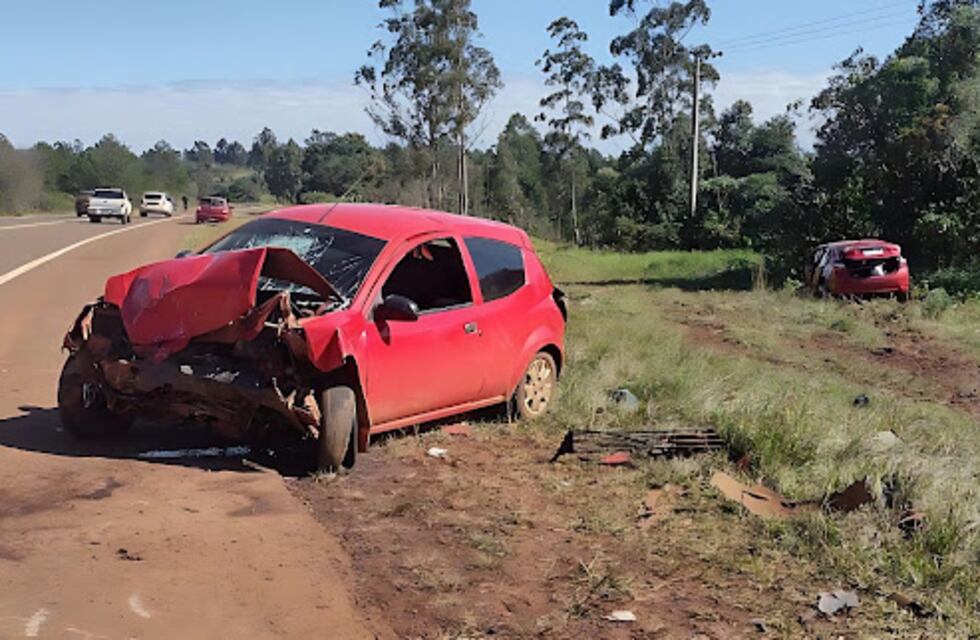 Cinco heridos tras un violento choque frontal en San Vicente