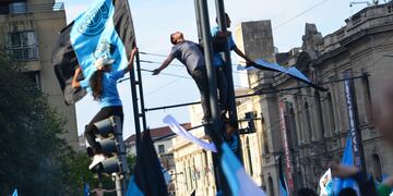 Belgrano regresó a Primera y los hinchas de todo el país festejaron con euforia.