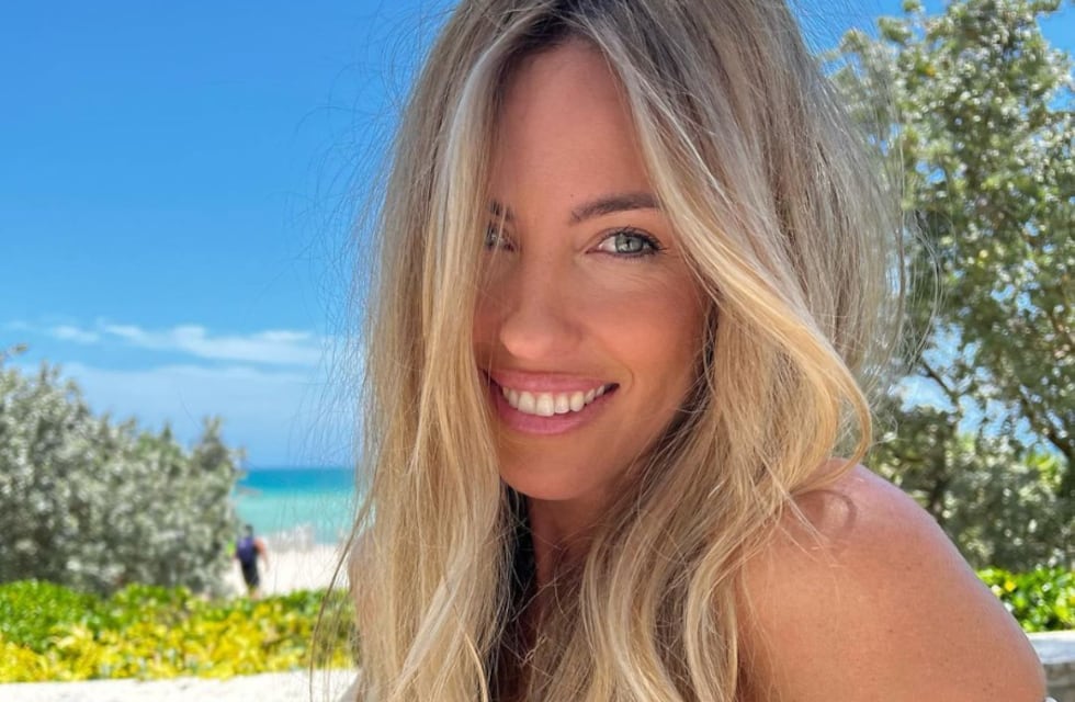 Desde Francia, Rocío Guirao Díaz posó en bata blanca y sobre una bañera