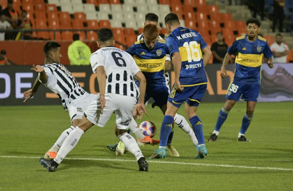 Videos: las polémicas en el Talleres-Boca, con reclamos del Xeneize por manos en el área