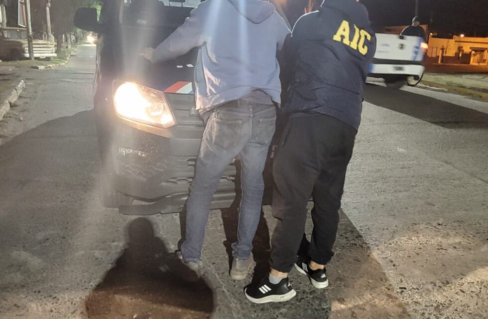 Robaba cables de la EPE y terminó preso