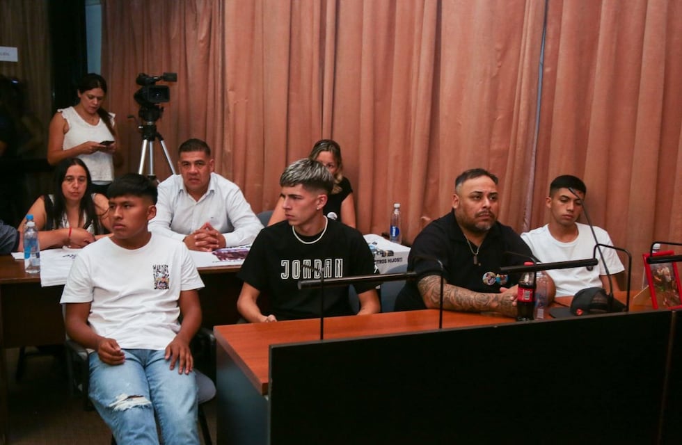 El papá de Lucas González, tras declarar en el juicio: “Es un momento muy duro, tengo a los asesinos de mi hijo a dos metros”