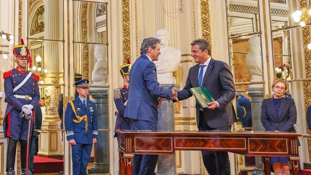 Los ministros de Economía brasileño y argentino, Fernando Haddad y Sergio Massa.