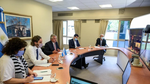 El presidente Alberto Fernández encabeza una reunión virtual con gobernadores provinciales para analizar medidas que puedan frenar el impacto de la segunda ola de Covid-19 en Argentina. (Presidencia)