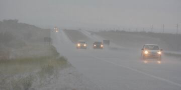 Fuertes tormentas en Ugarteche, algunos canales estuvieron al borde del colapso. En la ruta 40 había poca visibilidad.