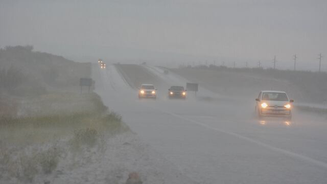 Fuertes tormentas en Ugarteche, algunos canales estuvieron al borde del colapso. En la ruta 40 había poca visibilidad.