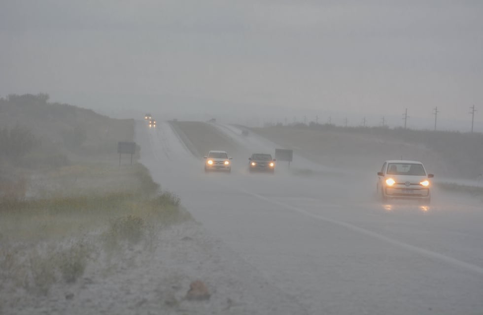 Llueve copiosamente en Punilla y la Policía Caminera advierte sobre la visibilidad en las rutas