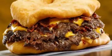 Ordenó una hamburguesa, se sorprendió con el menú y fue viral en Twitter: “Mirá si no me voy a pedir...”