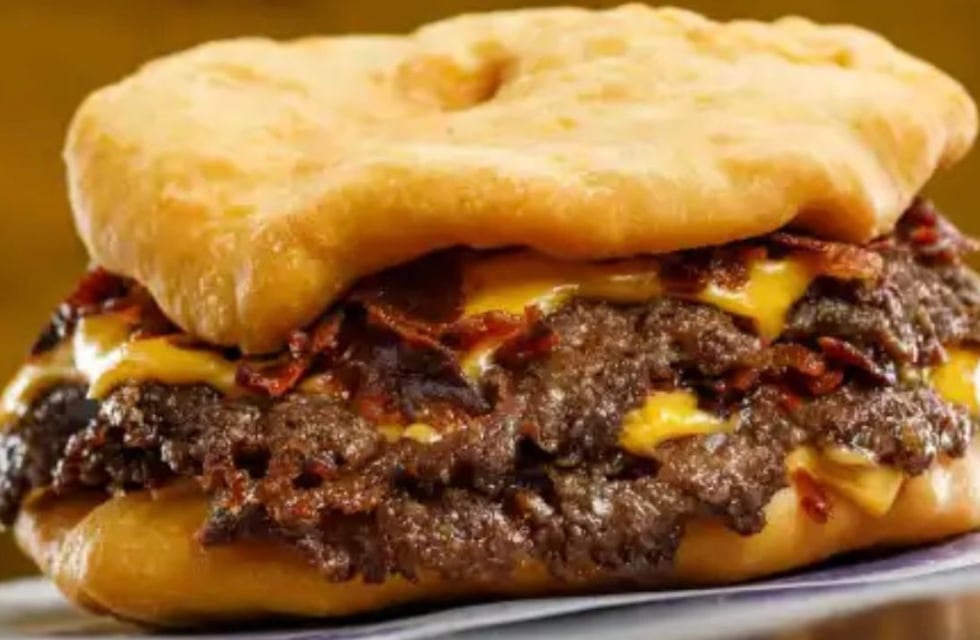 Ordenó una hamburguesa, se sorprendió con el menú y fue viral en Twitter: “Mirá si no me voy a pedir...”