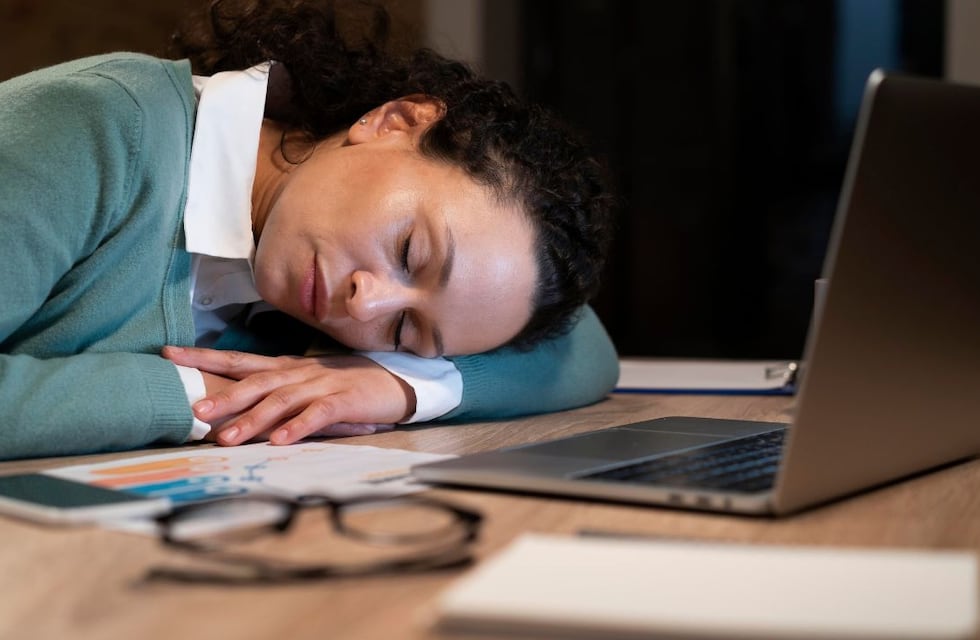 ¿Por qué las personas se despiertan cansadas a pesar de haber dormido mucho?: qué dicen los expertos