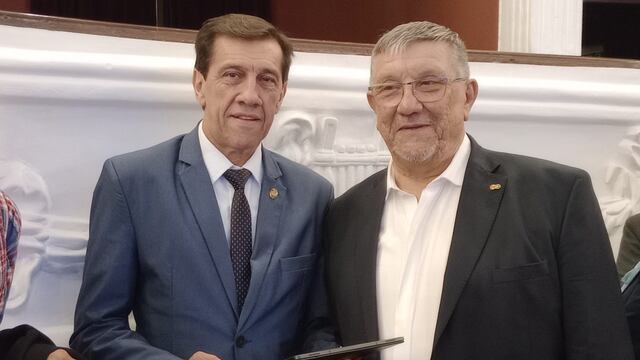 El gobernador de Jujuy, Carlos Sadir (izq.) y el presidente de la Cámara de Comercio Exterior de Jujuy, Jorge Gurrieri, dialogaron con VíaJujuy en la presentación de la Expojuy 2024.