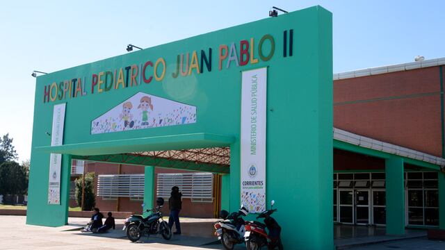 La niña atropellada por su padre llegó al Hospital Pediatrico Juan Pablo II sin vida.