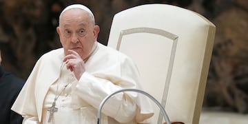 Un médico del Papa Francisco rompió el silencio y reveló: “No está fuera de peligro”. (AP Foto/Alessandra Tarantino)