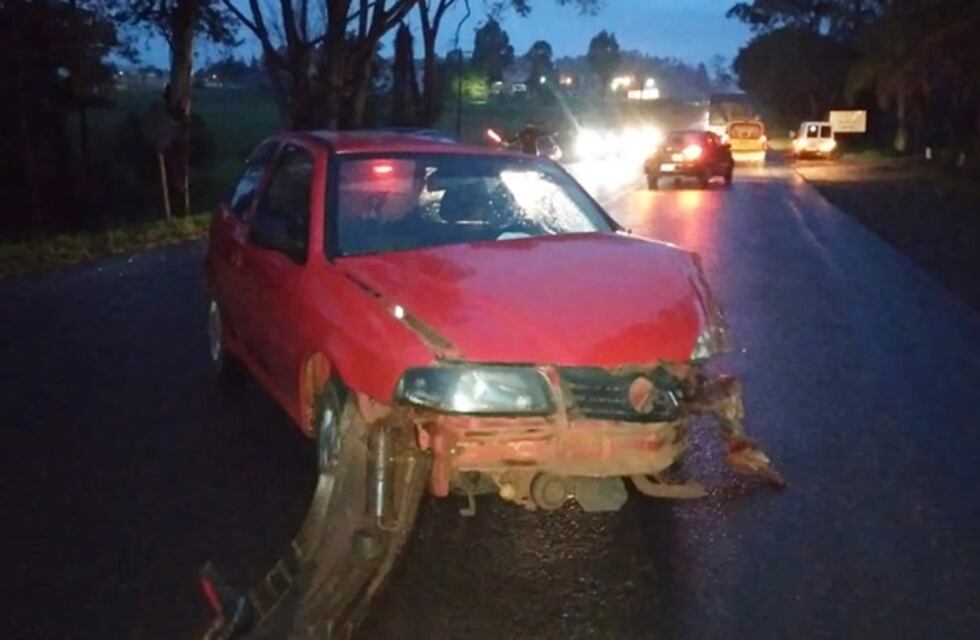 Accidente vial en Apóstoles entre un auto y un camión