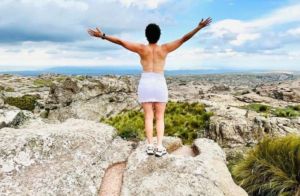 Era profesora en Córdoba, se cansó de la rutina y comenzó a mostrar paisajes haciendo toples