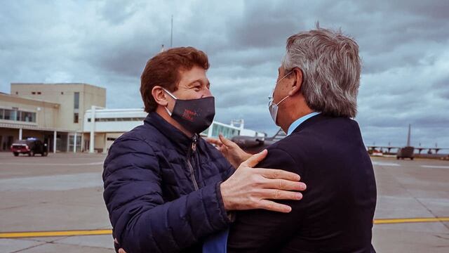 El Mandatario fueguino recibió al Presidente de la Nación en el Aeropuerto Internacional de Río Grande.