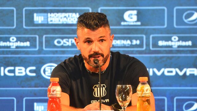 Javier Gandolfi en la conferencia de prensa de Talleres (Pedro Castillo / La Voz)