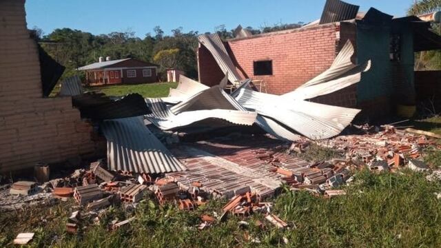 Comedor de una escuela en El Soberbio fue consumida por un incendio.