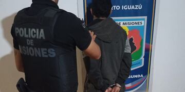 Detuvieron a un hombre que sustrajo una garrafa en Puerto Iguazú.