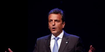 El ministro de Economía y candidato de Unión por la Patria Sergio Massa durante el primer debate presidencial (Foto: Clarín)