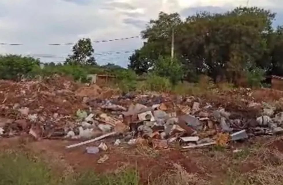 Vecinos de Puerto Iguazú denuncian descarga ilegal de residuos municipales