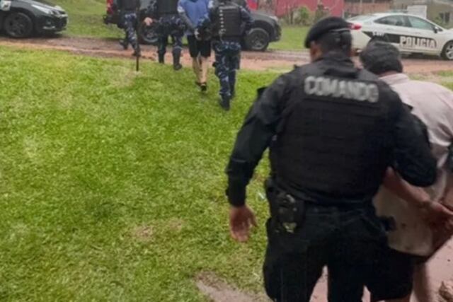 Detuvieron a tres vecinos de Oberá acusados de incendiar la vivienda de un hombre.