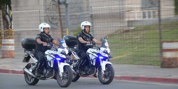 Escuadrón motorizado de la Policía de Córdoba, patrullando en Nueva Córdoba. (La Voz)