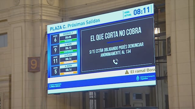 Los carteles colocados en la Estación Constitución.