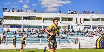 Santamarina de Tandil se quedó con los tres puntos en casa (Gabriel Peña).