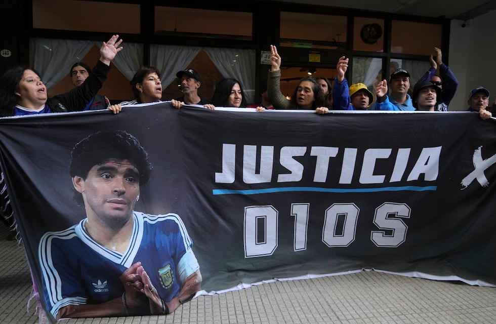Juicio por la muerte de Maradona: por qué detuvieron a uno de los testigos